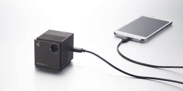 未来すぎるモバイルプロジェクター、Smart Beam Laserの紹介とレビュー 未来すぎるモバイルプロジェクター、Smart Beam Laserの紹介とレビュー