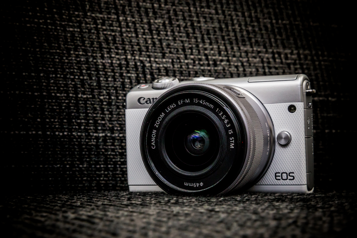 おしゃれミラーレス一眼の決定版「CANON EOS M100」レビュー!写真撮影もカメラコーディネートも思い通り おしゃれミラーレス一眼の決定版「CANON EOS M100」レビュー!写真撮影もカメラコーディネートも思い通り
