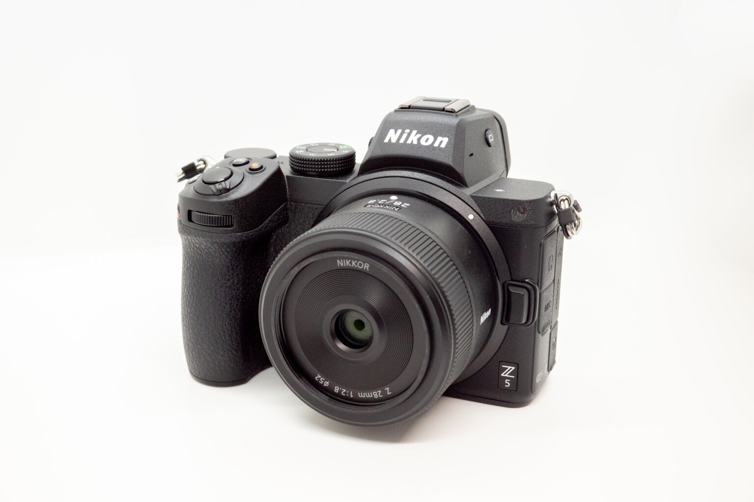 Nikon Z 28mm f/2.8レンズとフィルター、フードのセット レンズ(単焦点)