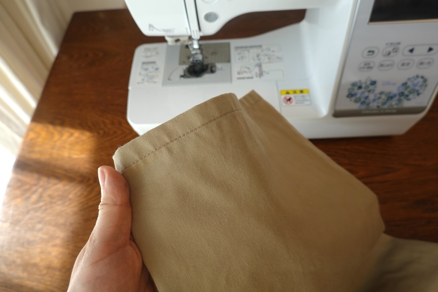 ミシンを使った裾上げ方法を紹介！初心者でもできる縫い方ときれいに仕上げるコツを解説 - Rentio PRESS [レンティオプレス]
