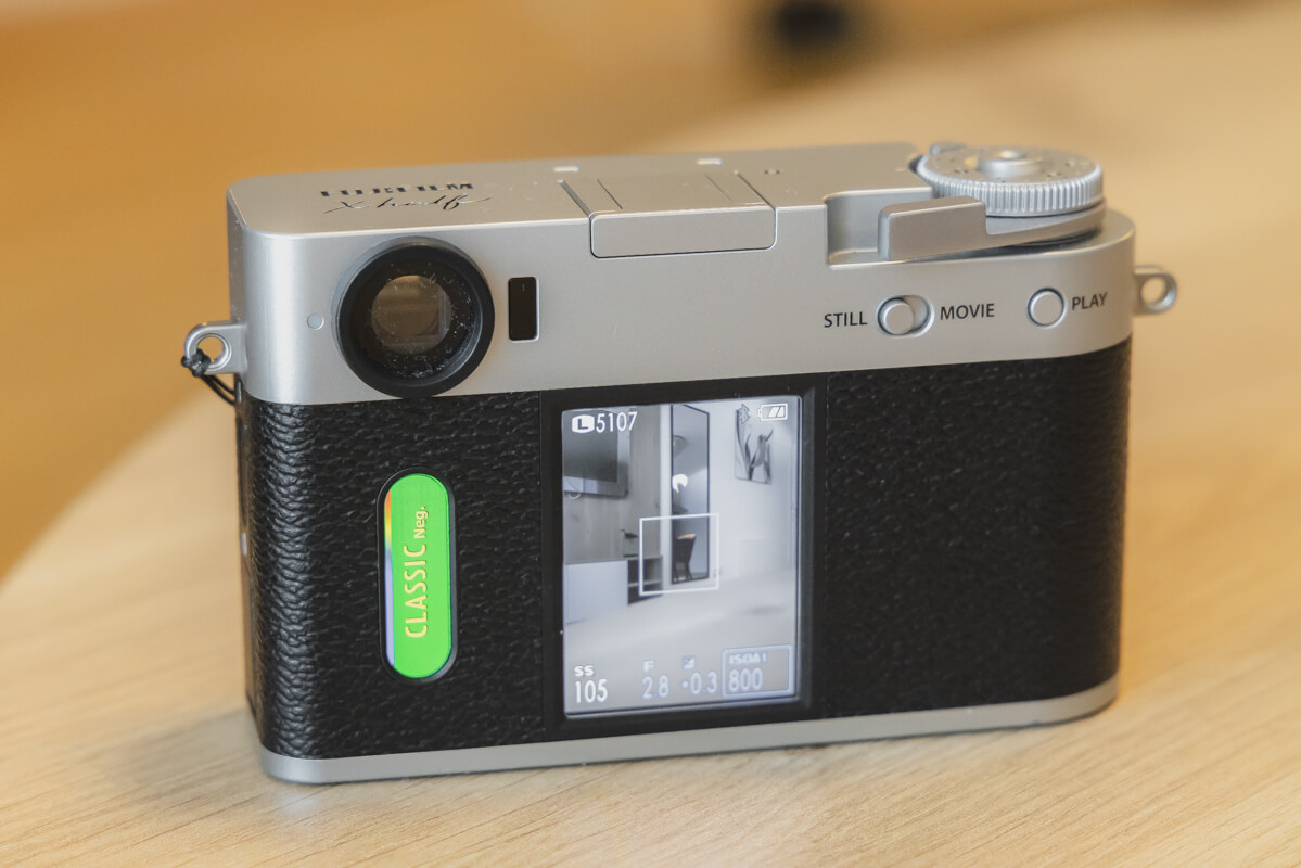 FUJIFILM X half 外観