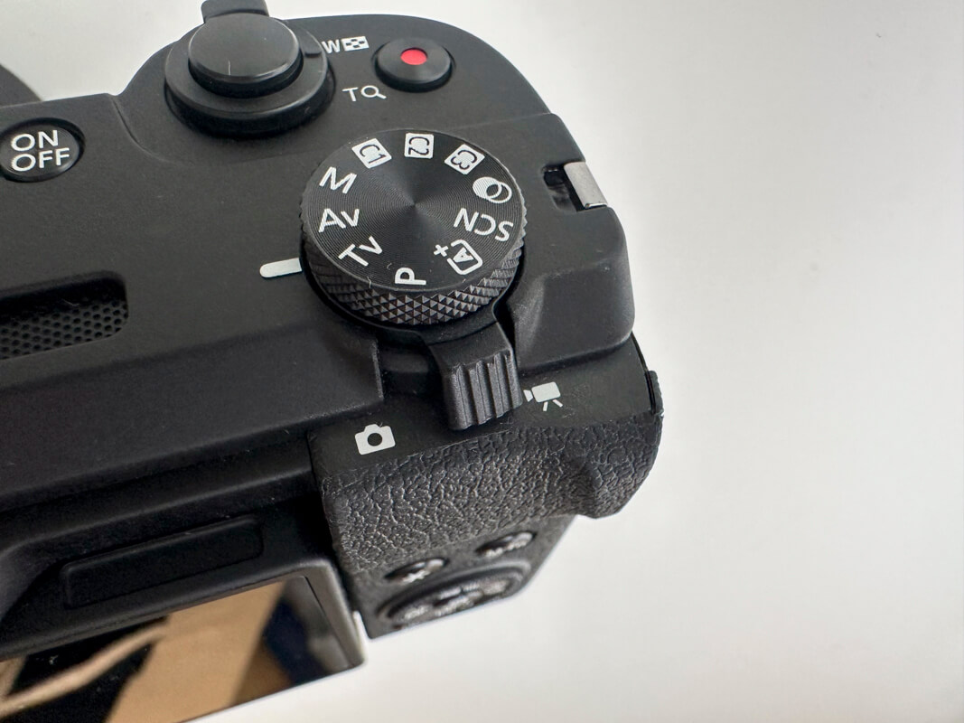 Canon PowerShot V1の特徴4つ 特徴①｜手軽に動画撮影を楽しめるコンパクトデジタルカメラ
