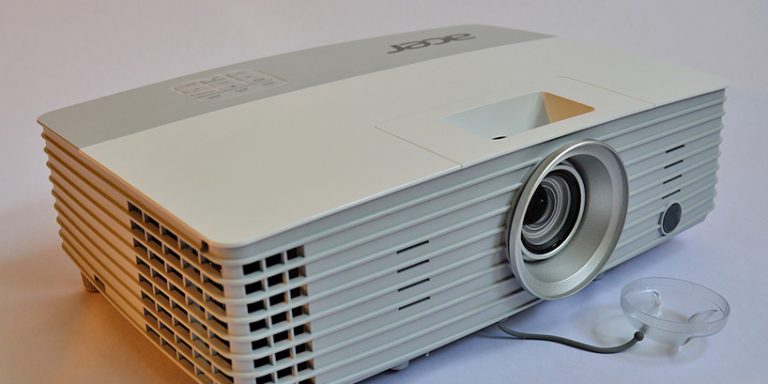 プロジェクターを販売しているメーカーとその特長まとめ プロジェクターを販売しているメーカーとその特長まとめ